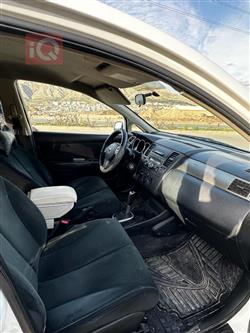 نيسان فيرسا